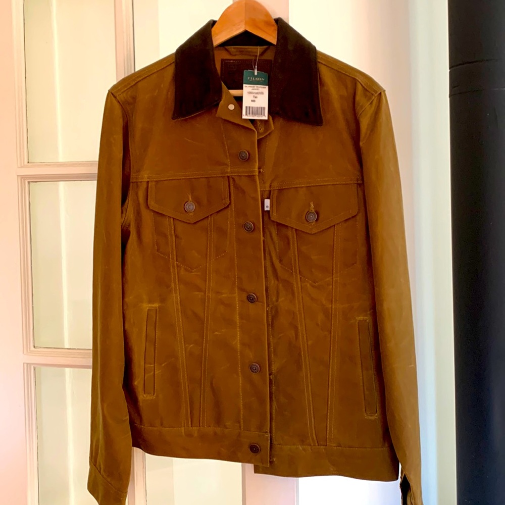 BRAND NEW Mens MD Filson oiled finish trucker jacket. Never been worn.